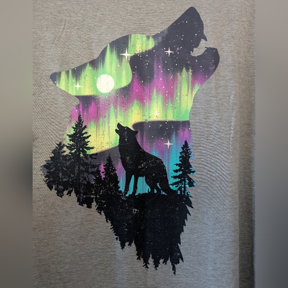 Ozark Trail Long Sleeve Shirt with Wolf And Northern Lights - Picture 2 of 4